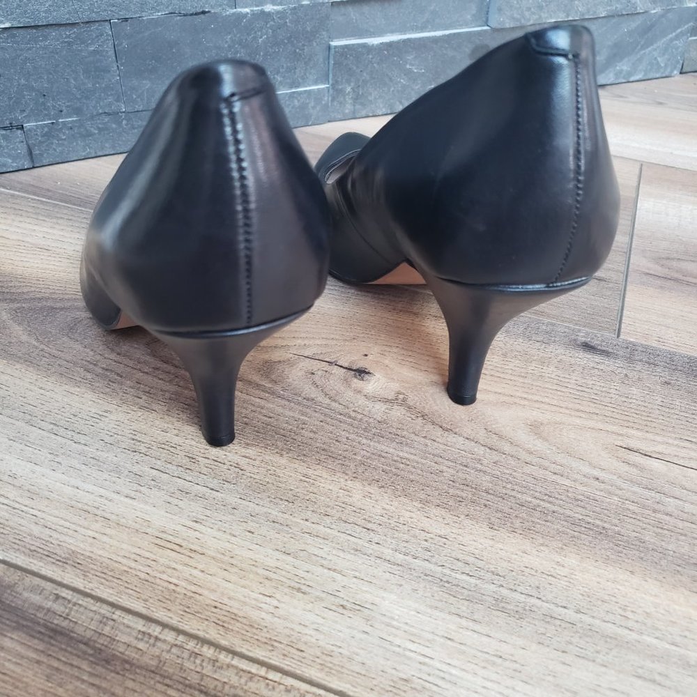 Vince Camuto black leather mid heel pumps - Picture 4 of 8